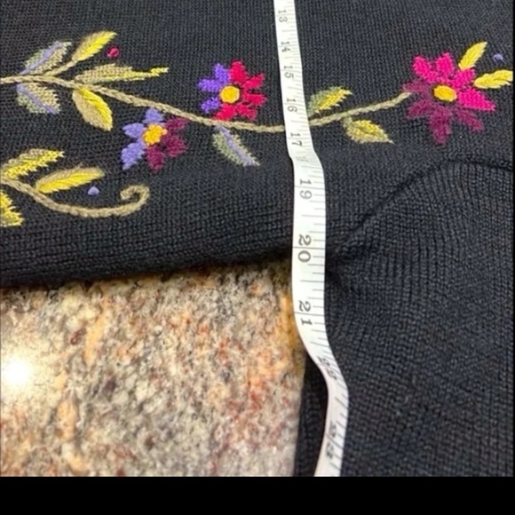 ICELANDIC DESIGN Embroidered Floral Cottage Core Lined Wool Cardigan SZ S/M - Picture 8 of 11